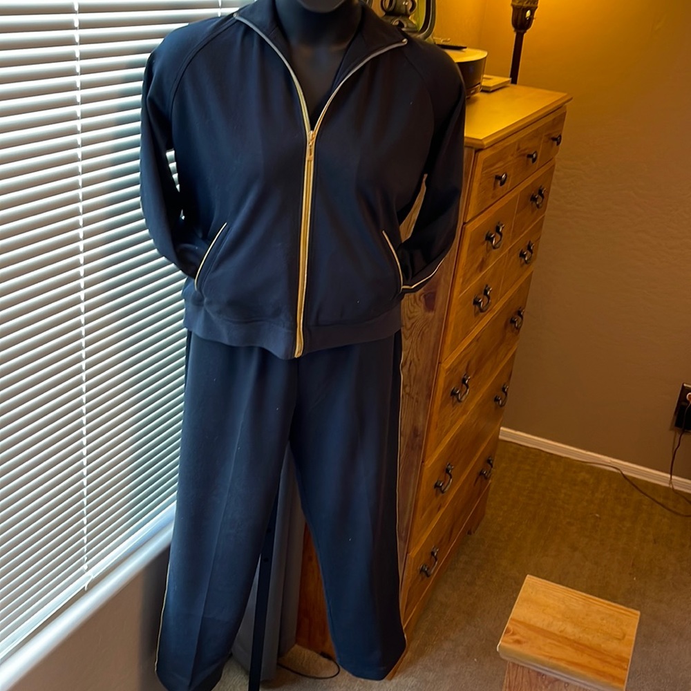Very Nice Draper’s & Damons lounge Set